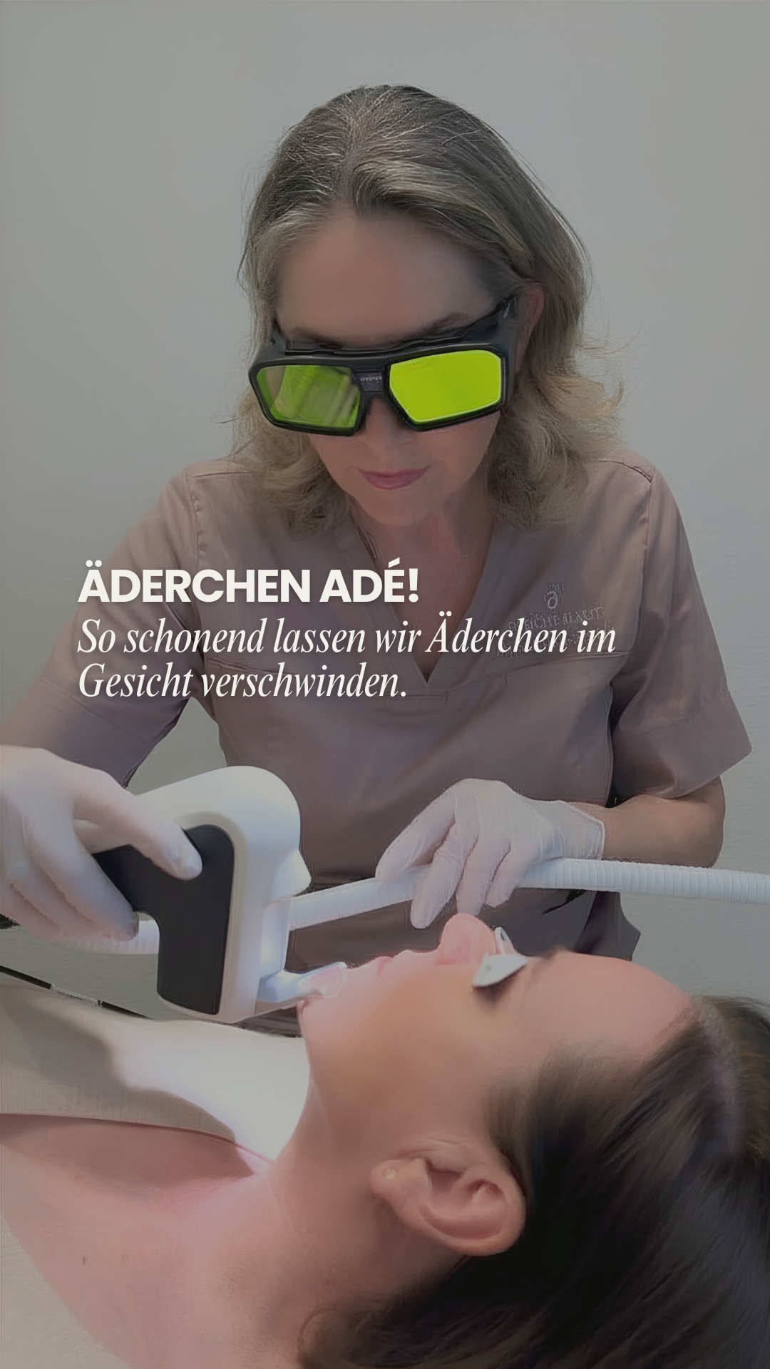 Egal ob an der Nase oder am Kinn – Äderchen können unser Hautbild unruhig wirken lassen und sind selbst mit Make-up kaum zu kaschieren. �⁠
⁠
Wir haben dafür aber eine schnelle Lösung!�⁠
⁠
Mit unserem modernen Quadro-Gefäßlaser veröden wir die Äderchen ganz zielgerichtet und präzise. Die Behandlung ist besonders schonend und kommt nahezu ohne Nebenwirkungen aus. So verhelfen wir dir schnell und unkompliziert wieder zu einem ebenmäßigen Teint. 💉🔬⁠
⁠
Vereinbare jetzt dein persönliches Beratungsgespräch bei uns – wir freuen uns darauf, dich auf dem Weg zu einer strahlenden Haut zu begleiten! 📅⁠
⁠
#SchöneHaut #Äderchen #Gefäßlaser⁠
⁠
Bilder und Text mit Unterstützung von KI erstellt.