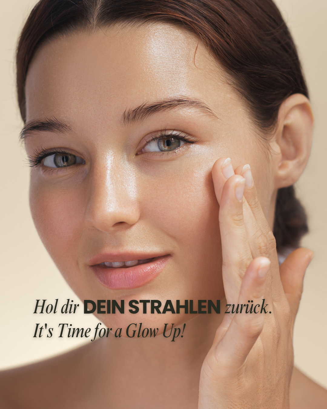 Die Sonne strahlt zwar wieder am Himmel, aber dein eigener Glow lässt noch auf sich warten? ☀️⁠
Oft verliert unser Teint sein natürliches Strahlen durch kleine „Glow-Killer“ wie Feuchtigkeitsmangel, Stress oder abgestorbene Hautschüppchen. ⁠
⁠
Das Gute ist: Das lässt sich schnell ändern. Mit den richtigen Treatments bringen wir deine Haut wieder zum Strahlen – für ein frisches Aussehen, das man dir nicht nur ansieht, sondern das du auch spürst. ✨⁠
⁠
Vereinbare jetzt einfach einen Termin für dein persönliches Beratungsgespräch und wir finden den perfekten Glow-up-Plan für dich. 📅⁠
⁠
#SchöneHaut #Glow #Hydration⁠
⁠
Bilder und Text mit Unterstützung von KI erstellt.